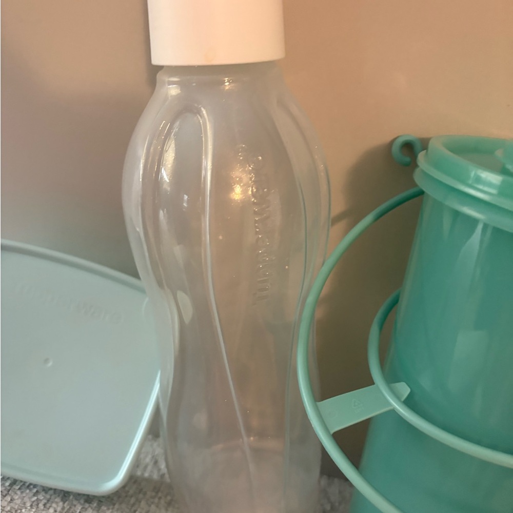 Tupperware Blue Square Container - Picture 3 of 4